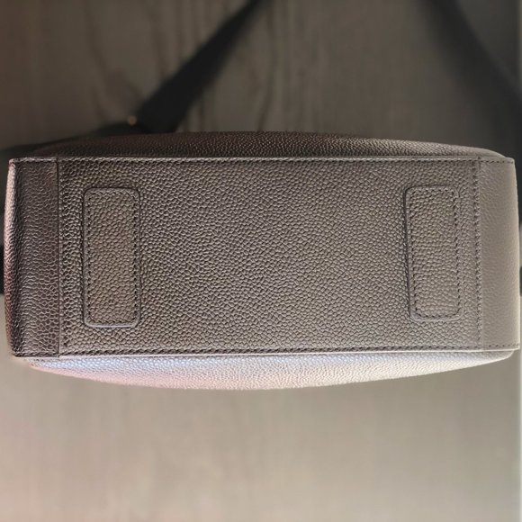 Men's Pebble Grain Leather Messenger Bag in Black - Picture 5 of 8
